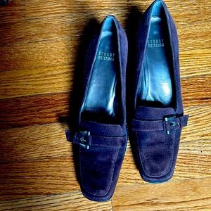 Brown suede kitten heal pump.